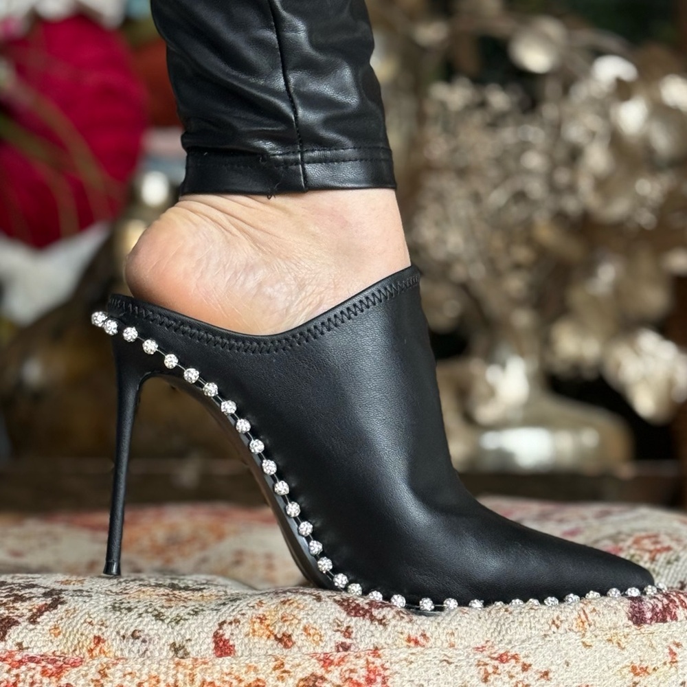 Elegant Black Stiletto Mules with Pearl Detailing - Picture 10 of 11